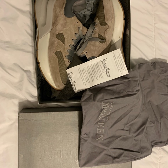 Alexander McQueen. Sneaker Pelle S.Gomma - Picture 2 of 5